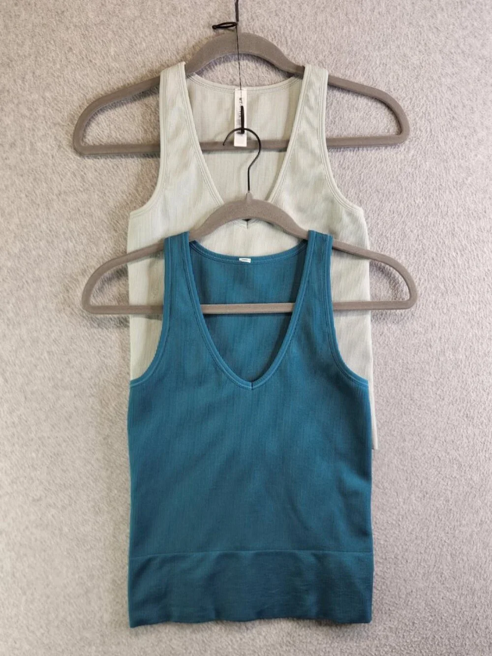 Athleta Top Womens XS Aurora Tank Camisole Ribbed Seamless Basic Set Of 2 - Picture 12 of 12